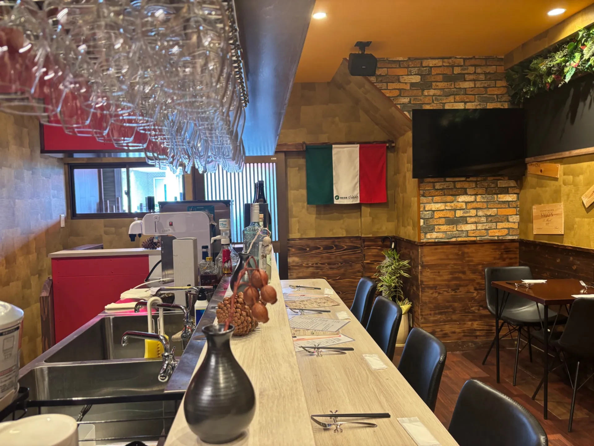 稲毛駅周辺でイタリアンを楽しむなら|料理とお酒を味わる心地よい空間